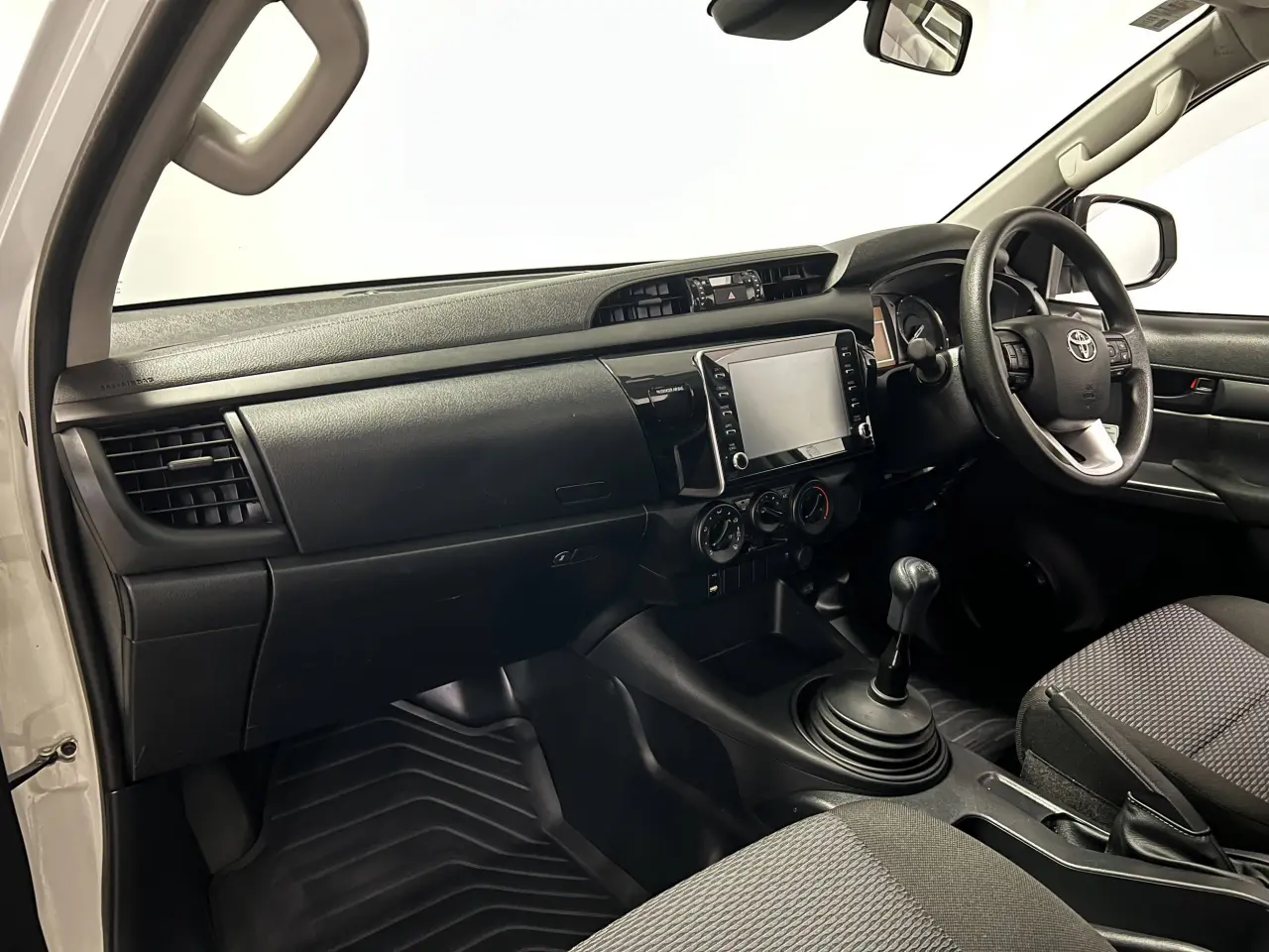 2021 TOYOTA HILUX Gallery Image 14