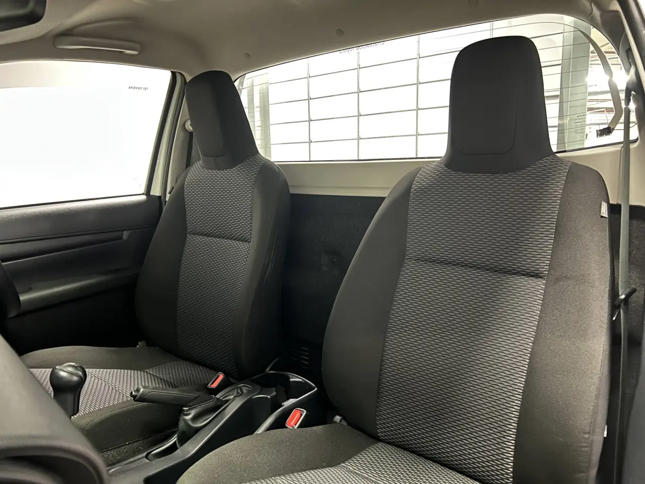 2021 TOYOTA HILUX Gallery Image 15