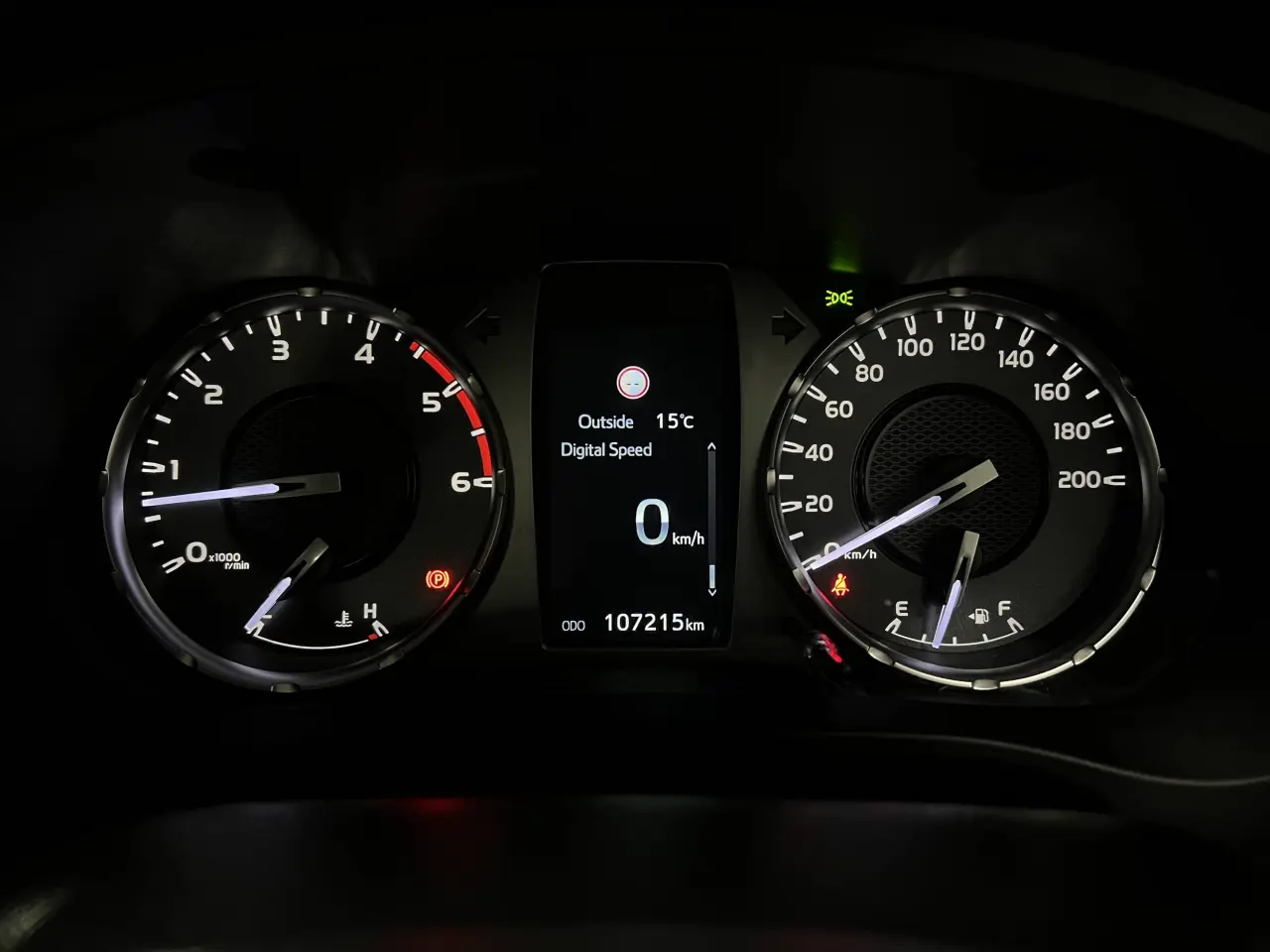 2021 TOYOTA HILUX Gallery Image 17