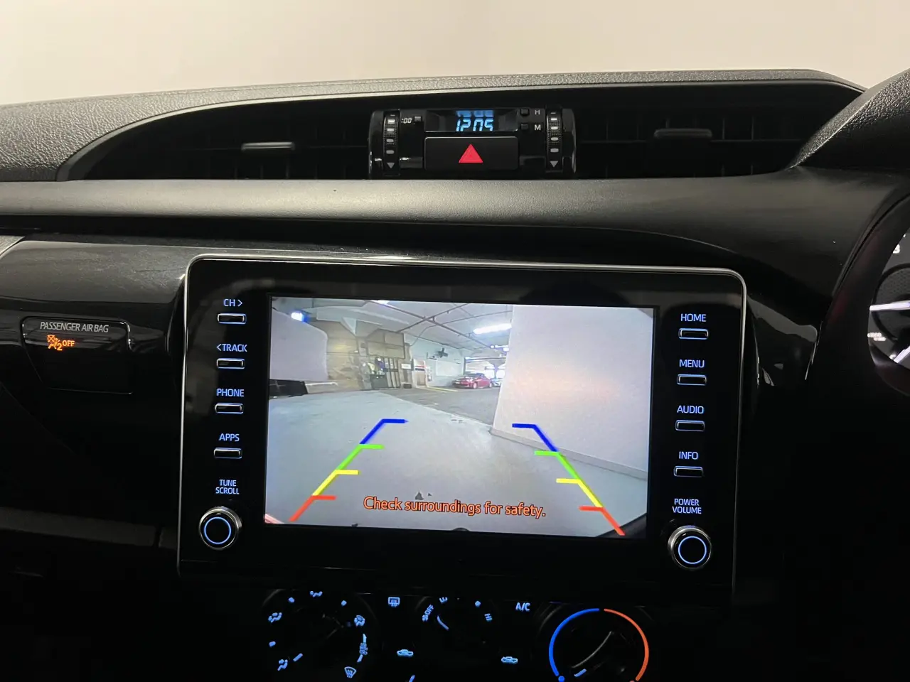2021 TOYOTA HILUX Gallery Image 18