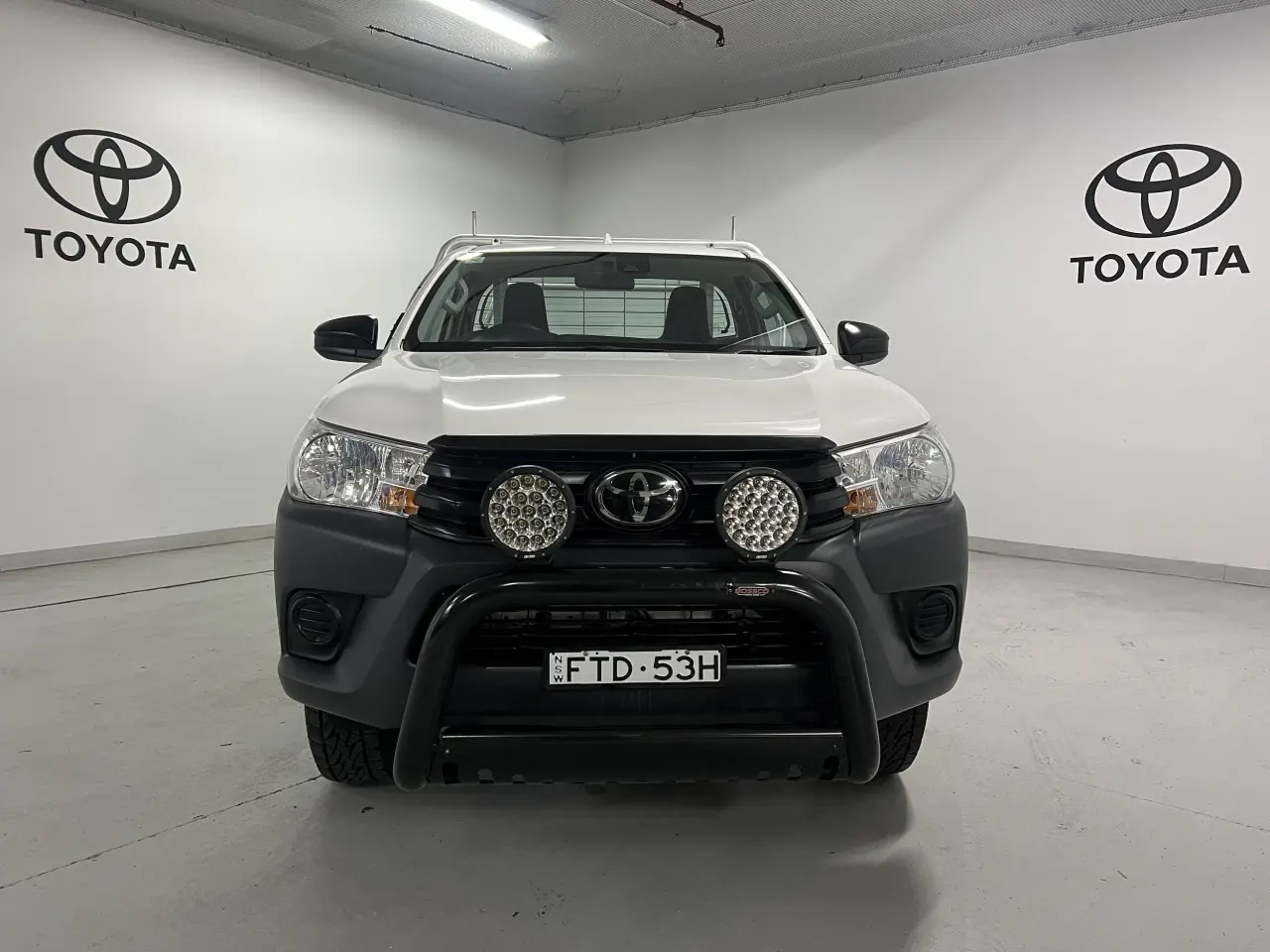 2021 TOYOTA HILUX Gallery Image 2