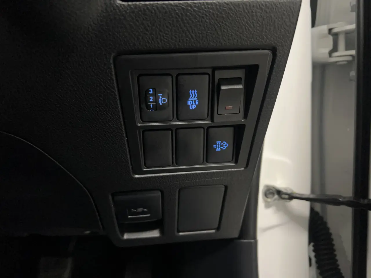 2021 TOYOTA HILUX Gallery Image 20