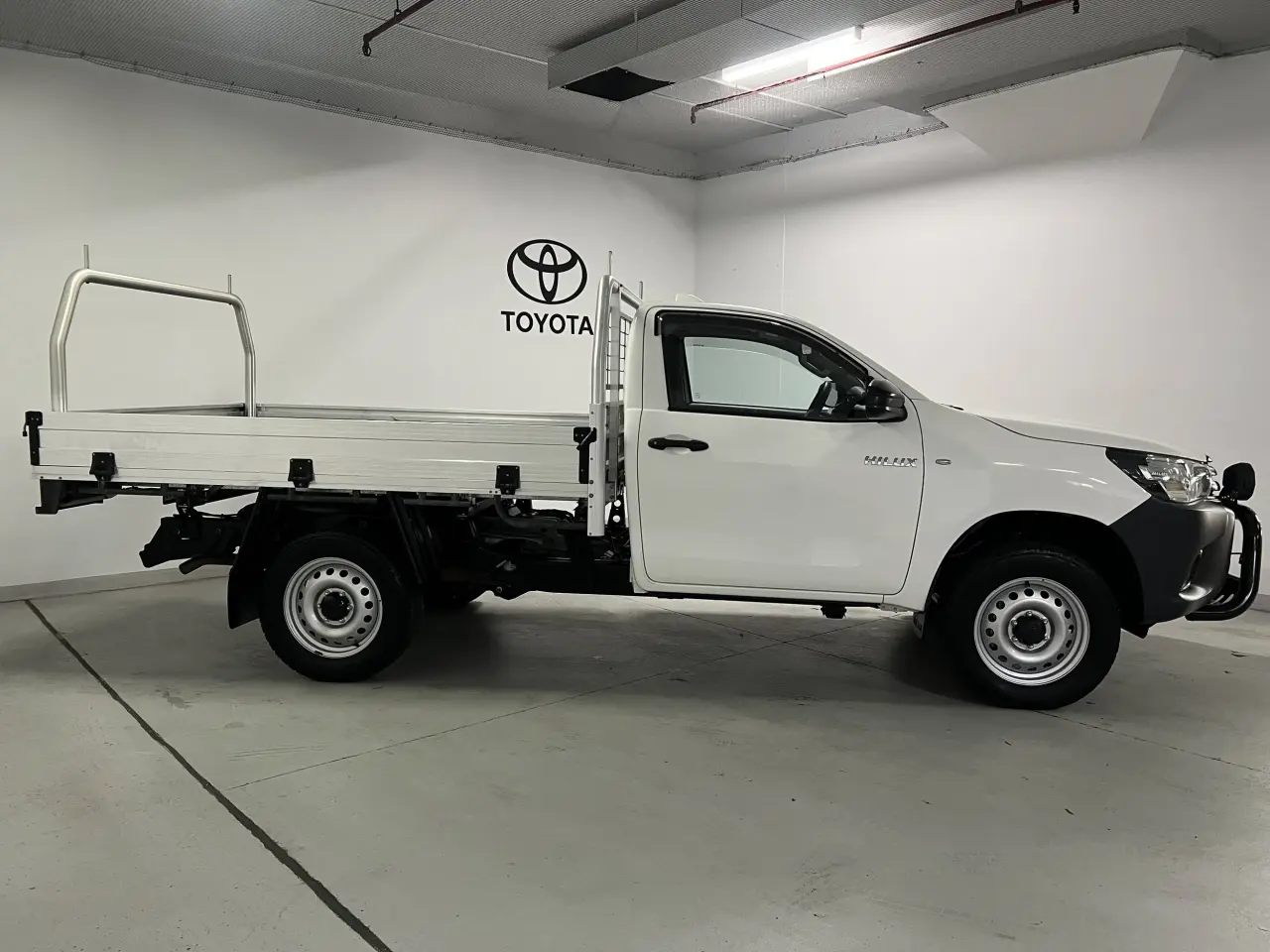2021 TOYOTA HILUX Gallery Image 4