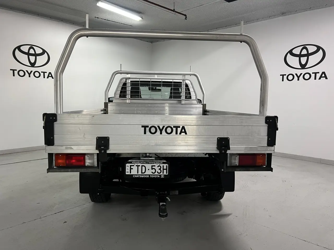 2021 TOYOTA HILUX Gallery Image 6