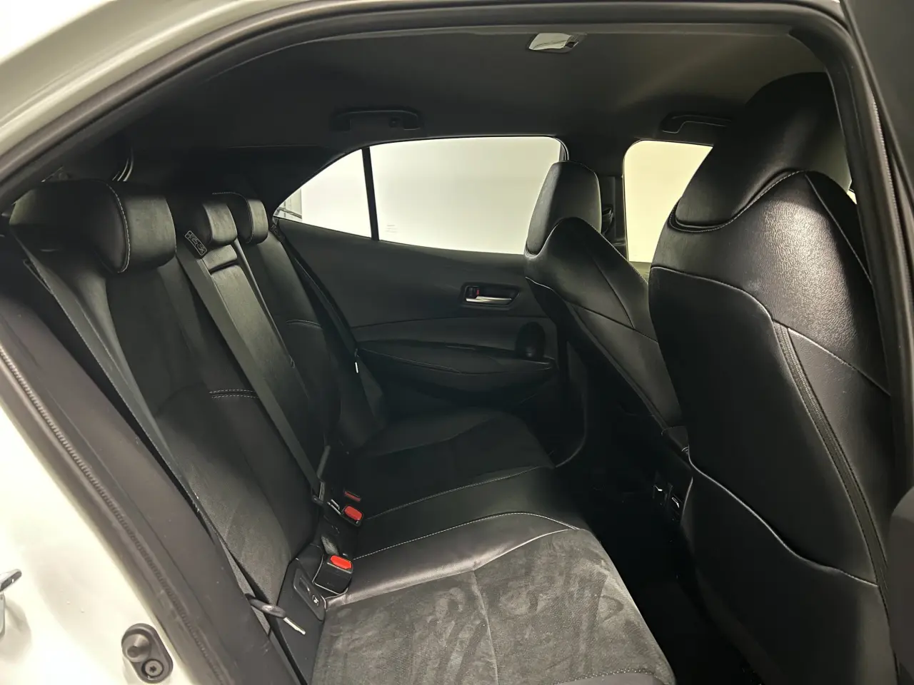 2021 TOYOTA COROLLA Gallery Image 11