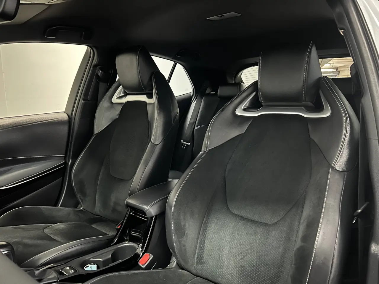 2021 TOYOTA COROLLA Gallery Image 15