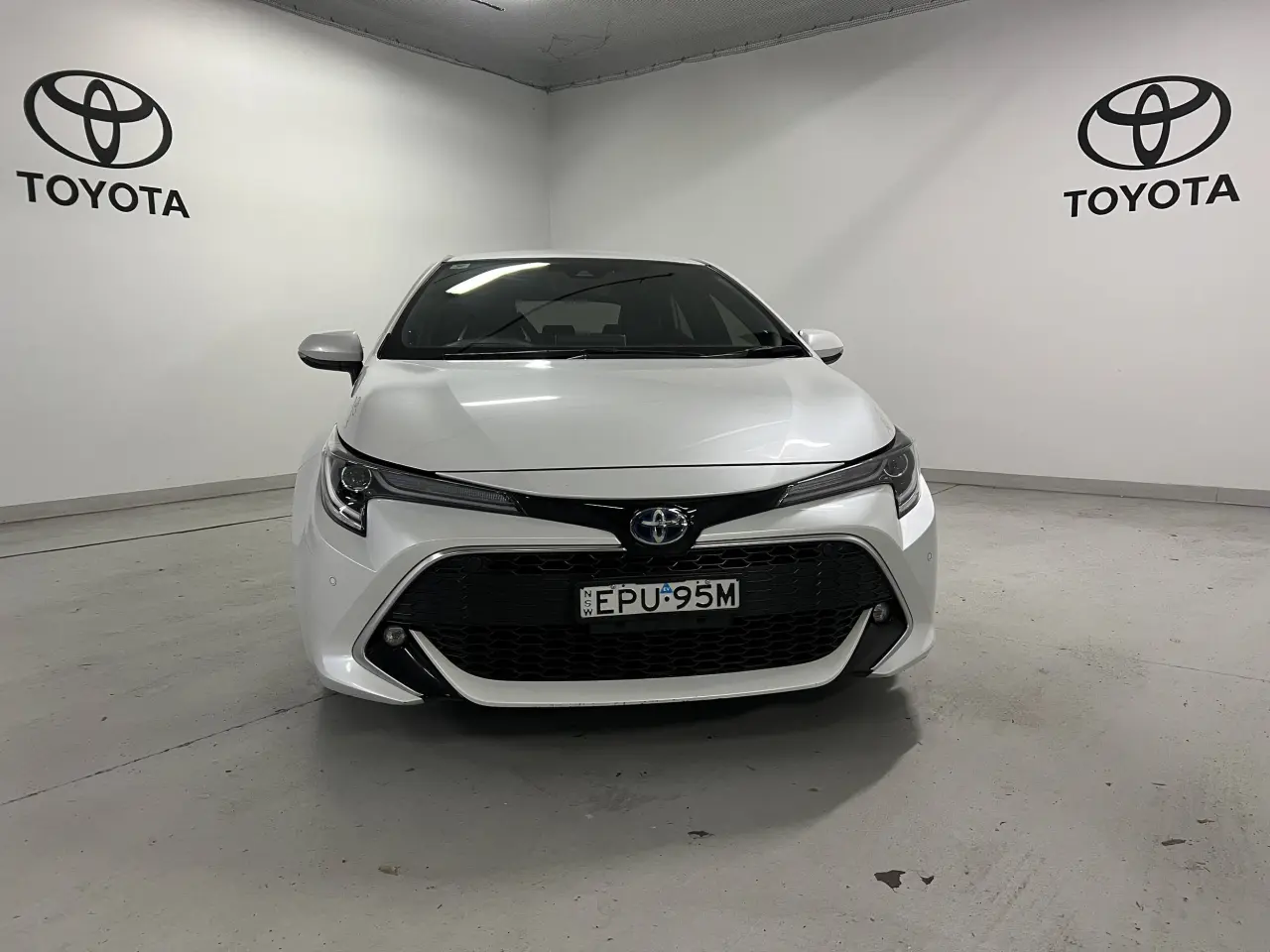 2021 TOYOTA COROLLA Gallery Image 2