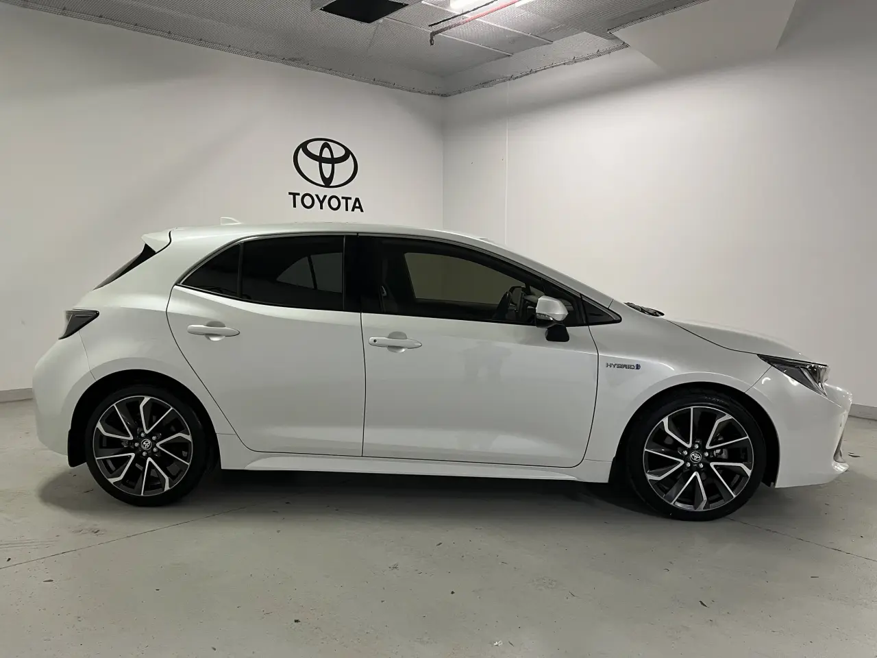2021 TOYOTA COROLLA Gallery Image 4
