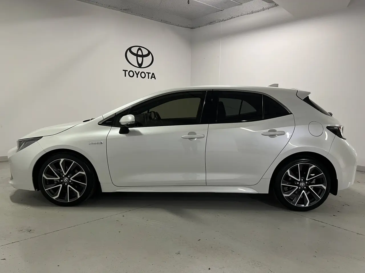2021 TOYOTA COROLLA Gallery Image 9