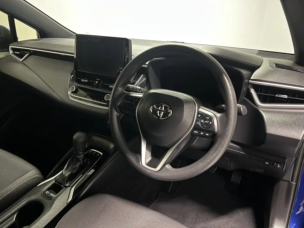 2023 TOYOTA COROLLA Gallery Image 10