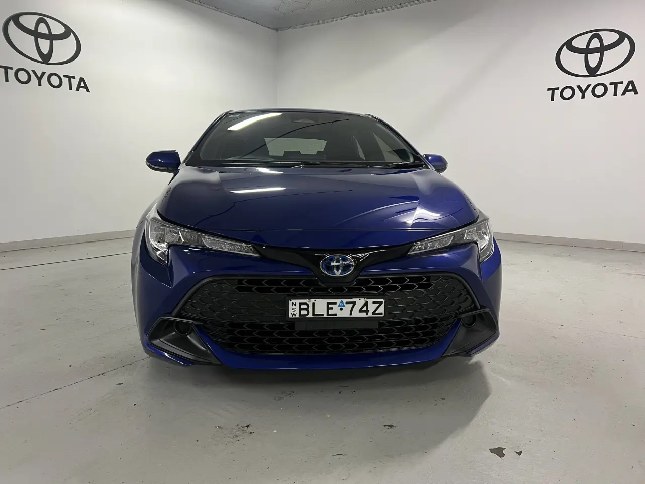 2023 TOYOTA COROLLA Gallery Image 2