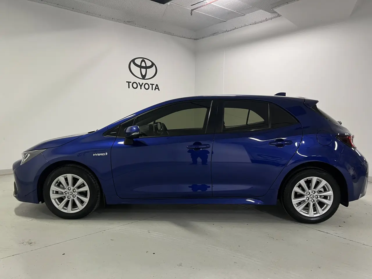 2023 TOYOTA COROLLA Gallery Image 9