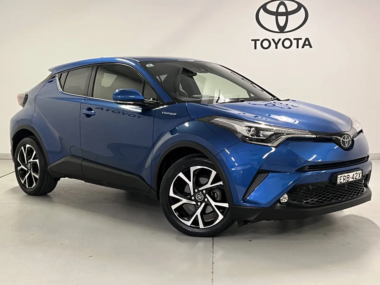 2017 TOYOTA C-HR Gallery Image 1