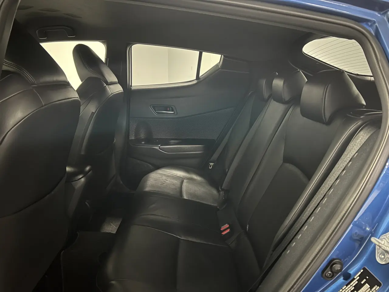 2017 TOYOTA C-HR Gallery Image 13