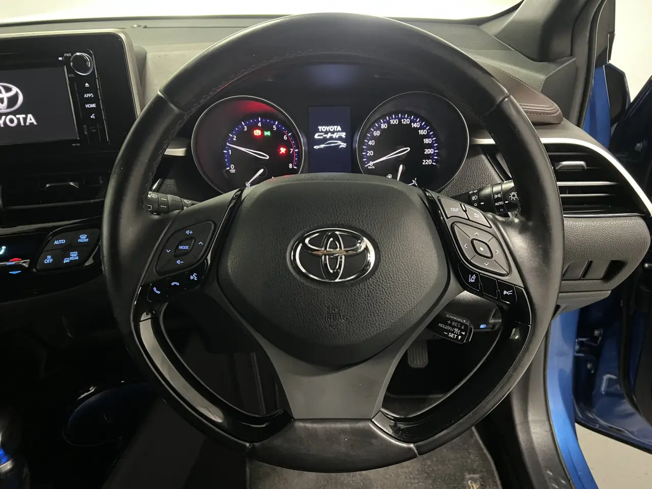 2017 TOYOTA C-HR Gallery Image 16