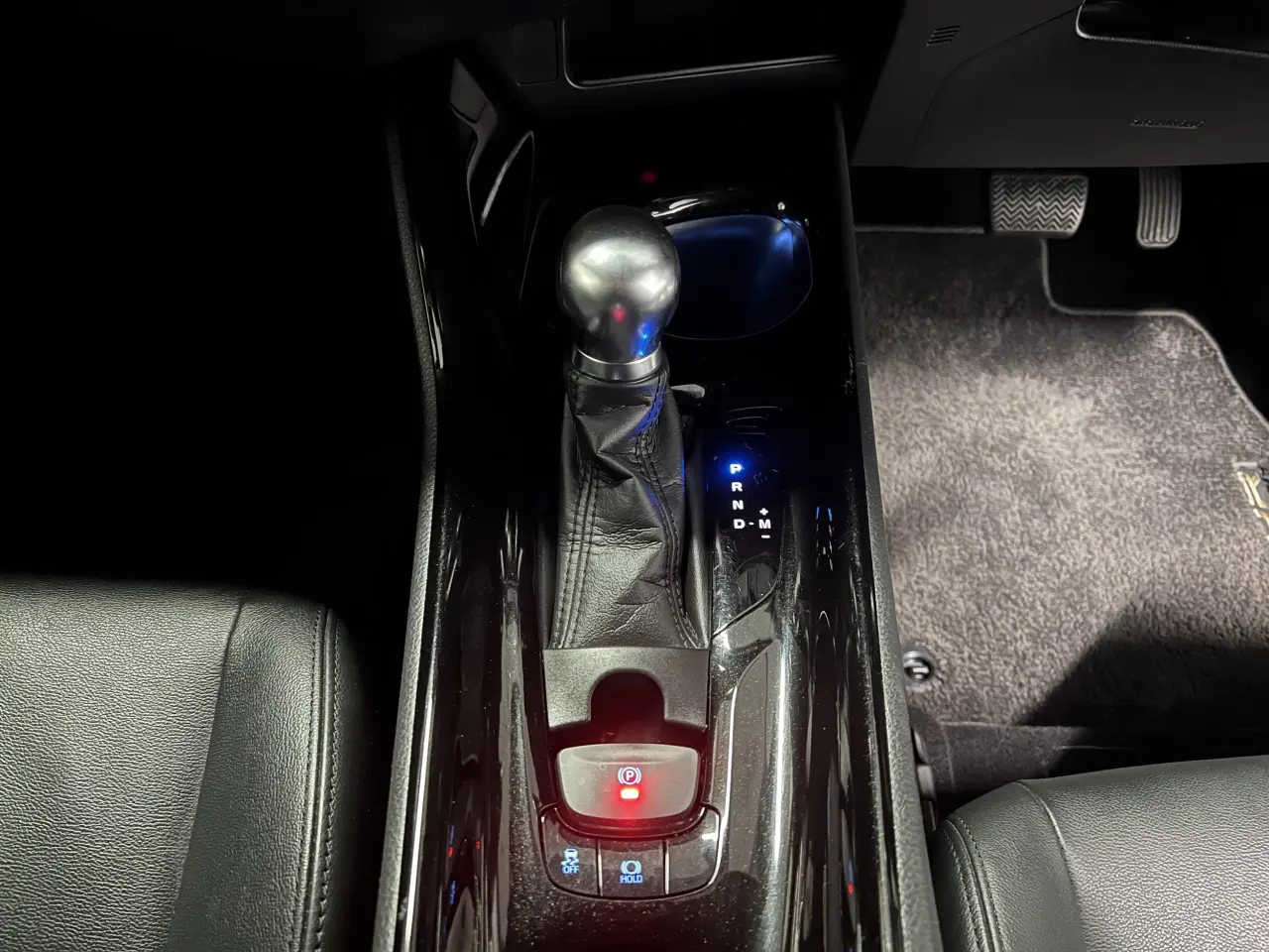 2017 TOYOTA C-HR Gallery Image 19