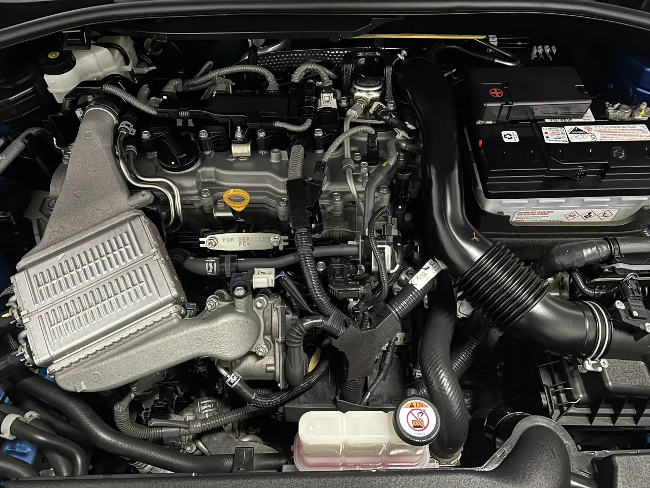 2017 TOYOTA C-HR Gallery Image 20
