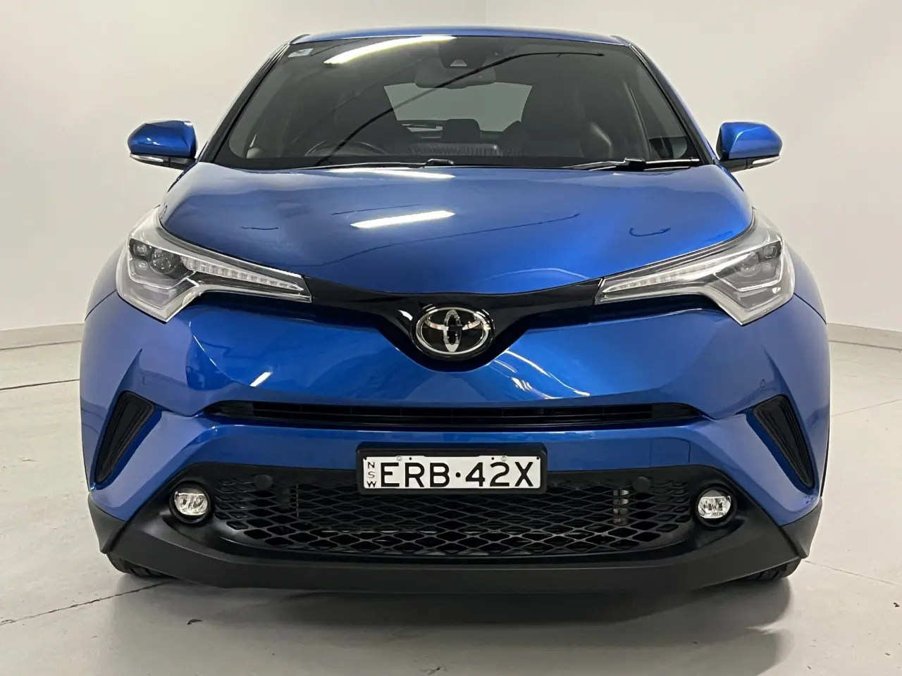 2017 TOYOTA C-HR Gallery Image 3