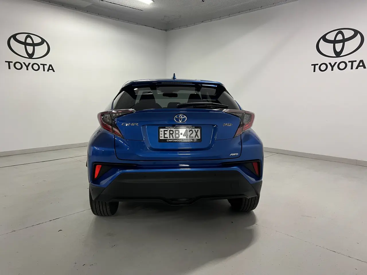 2017 TOYOTA C-HR Gallery Image 6