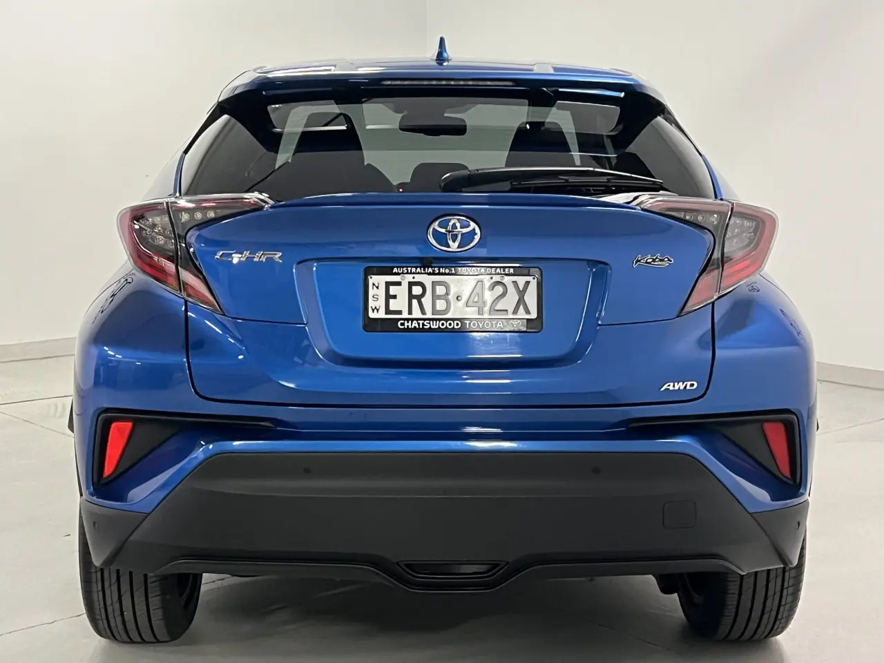 2017 TOYOTA C-HR Gallery Image 7