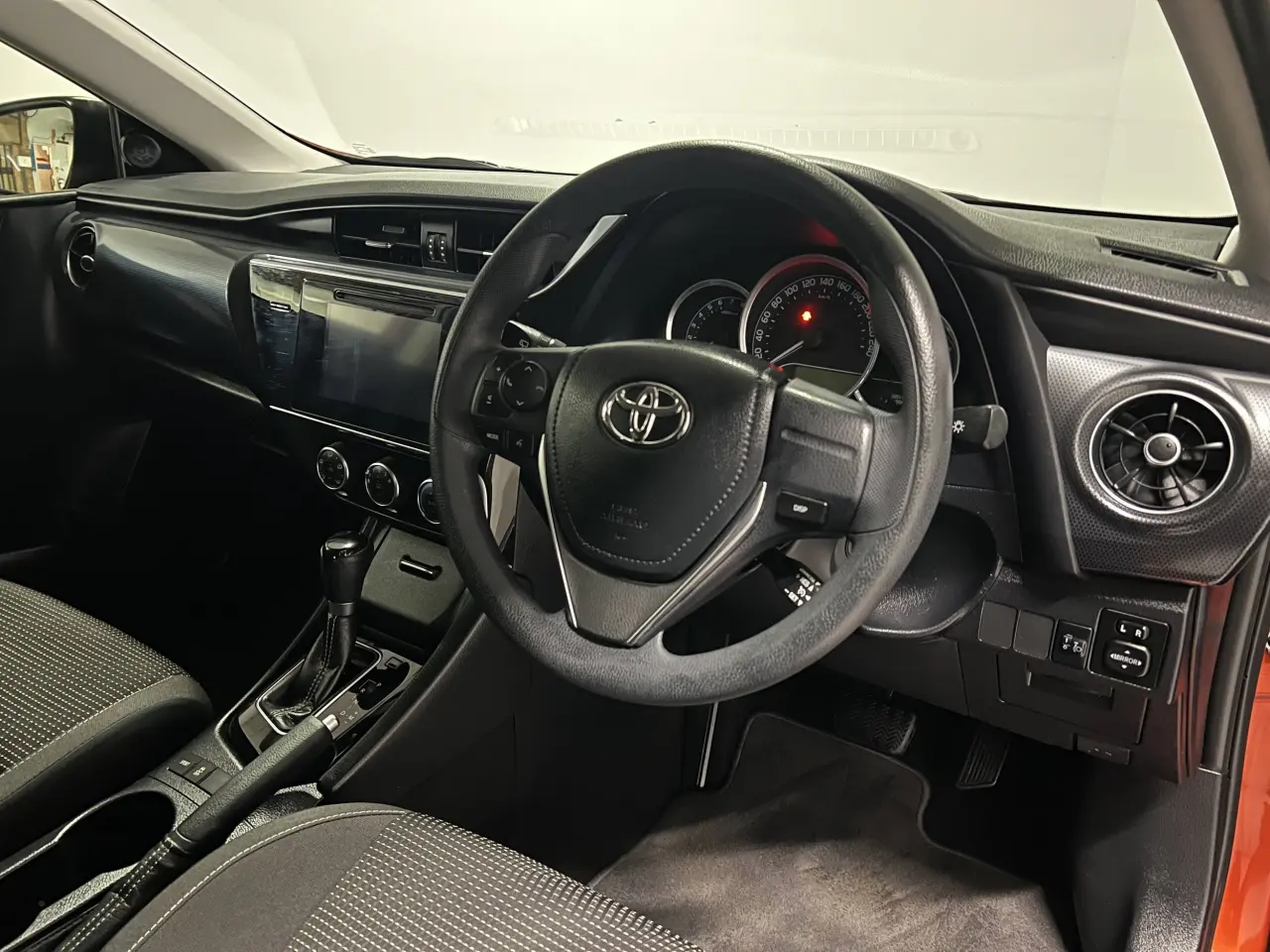 2017 TOYOTA COROLLA Gallery Image 10