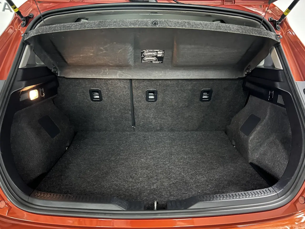 2017 TOYOTA COROLLA Gallery Image 12