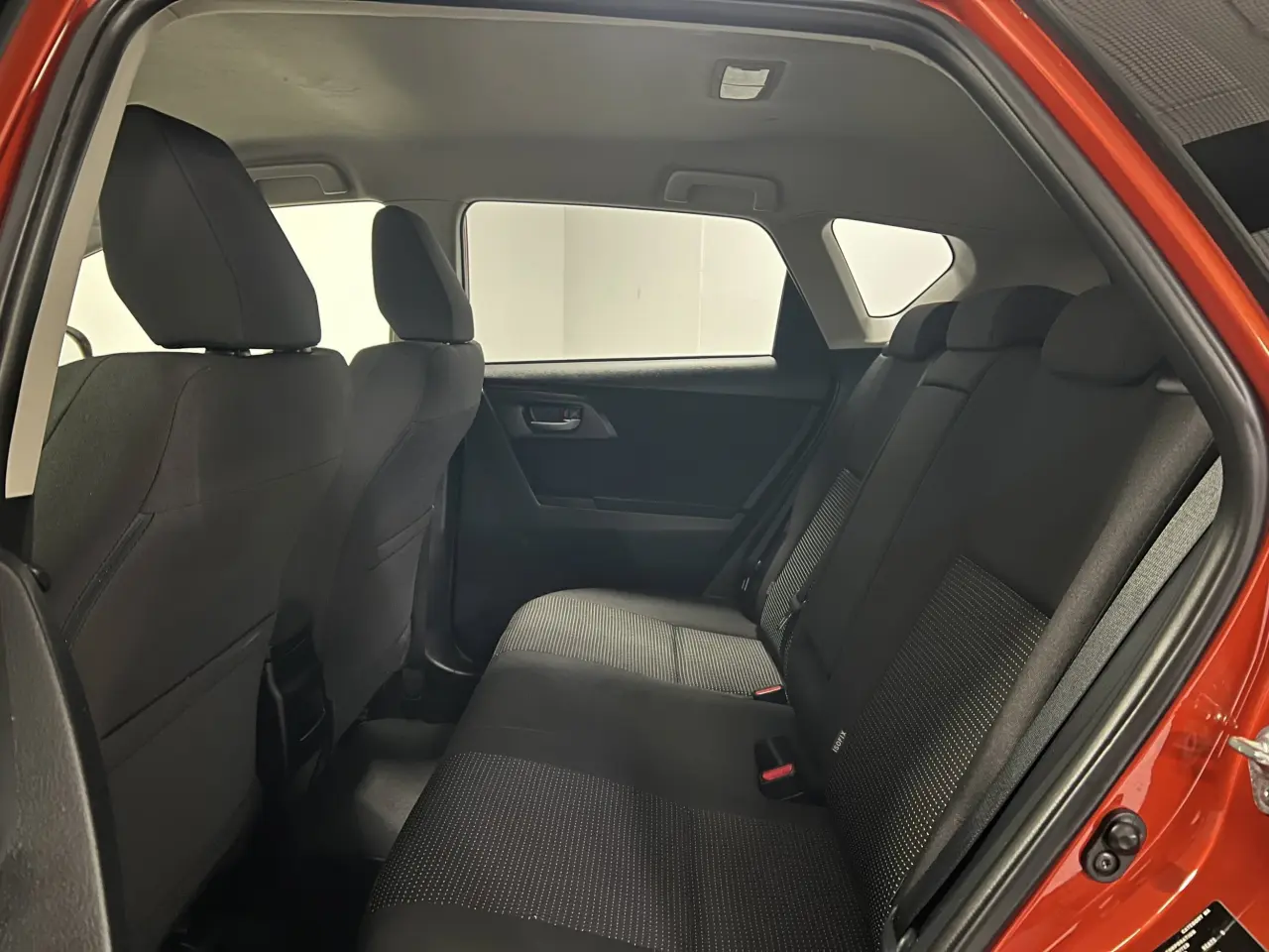 2017 TOYOTA COROLLA Gallery Image 13