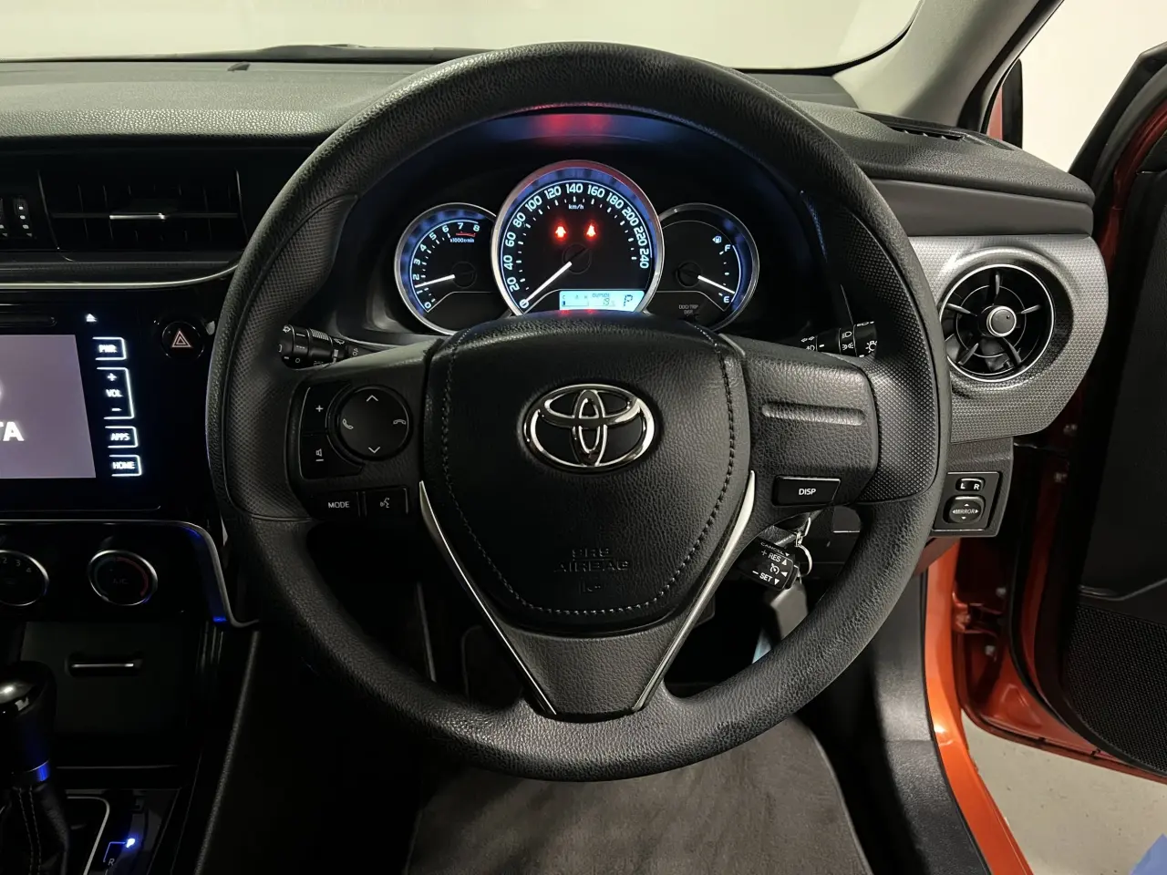 2017 TOYOTA COROLLA Gallery Image 16