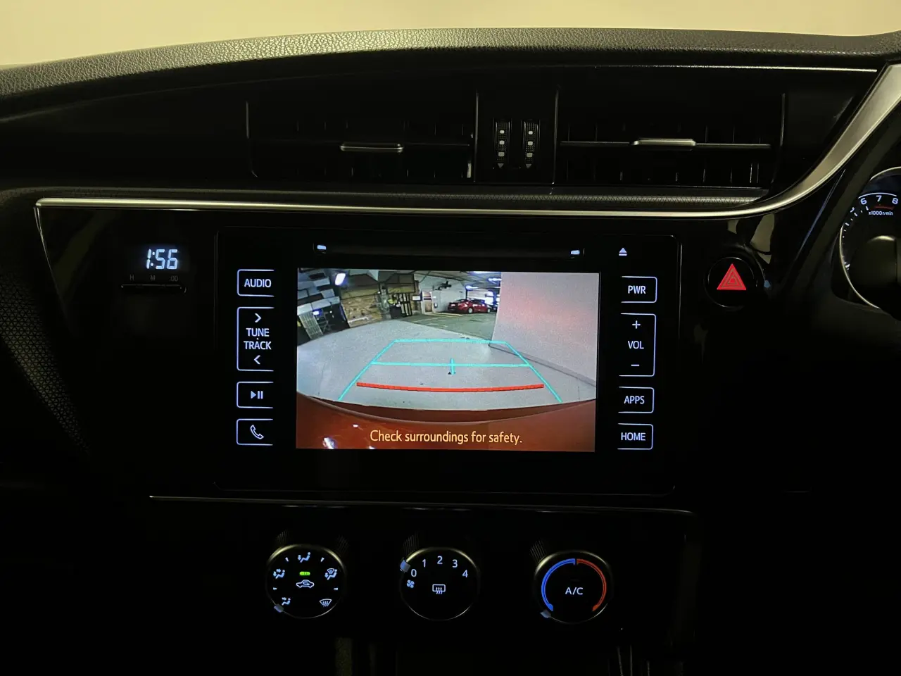 2017 TOYOTA COROLLA Gallery Image 18