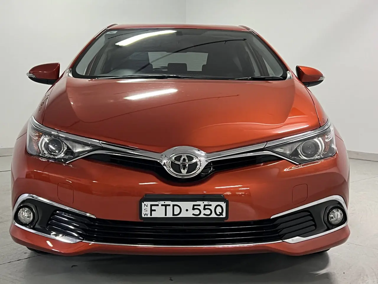 2017 TOYOTA COROLLA Gallery Image 3