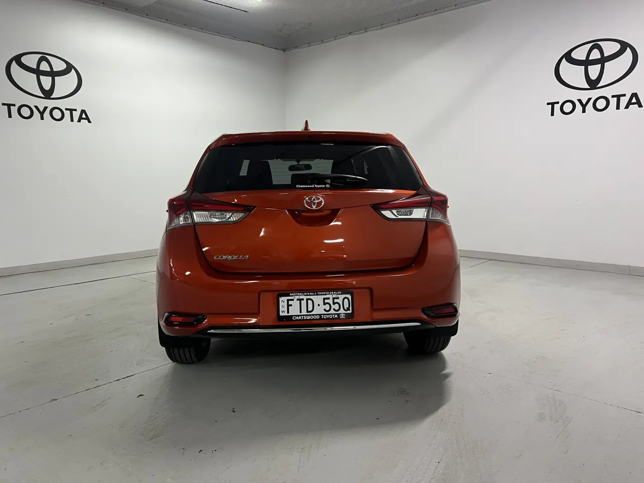 2017 TOYOTA COROLLA Gallery Image 6