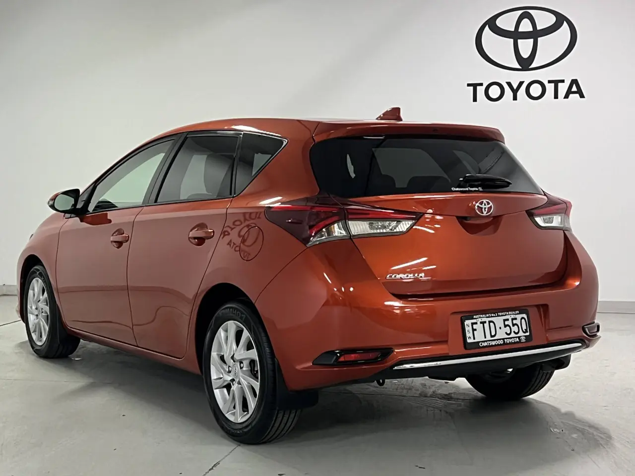 2017 TOYOTA COROLLA Gallery Image 8