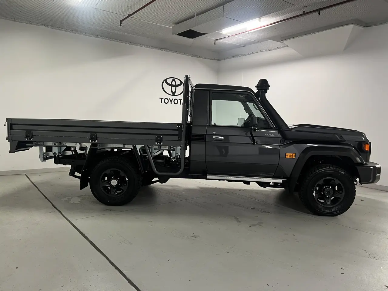 2025 TOYOTA LC MILITARY Gallery Image 4