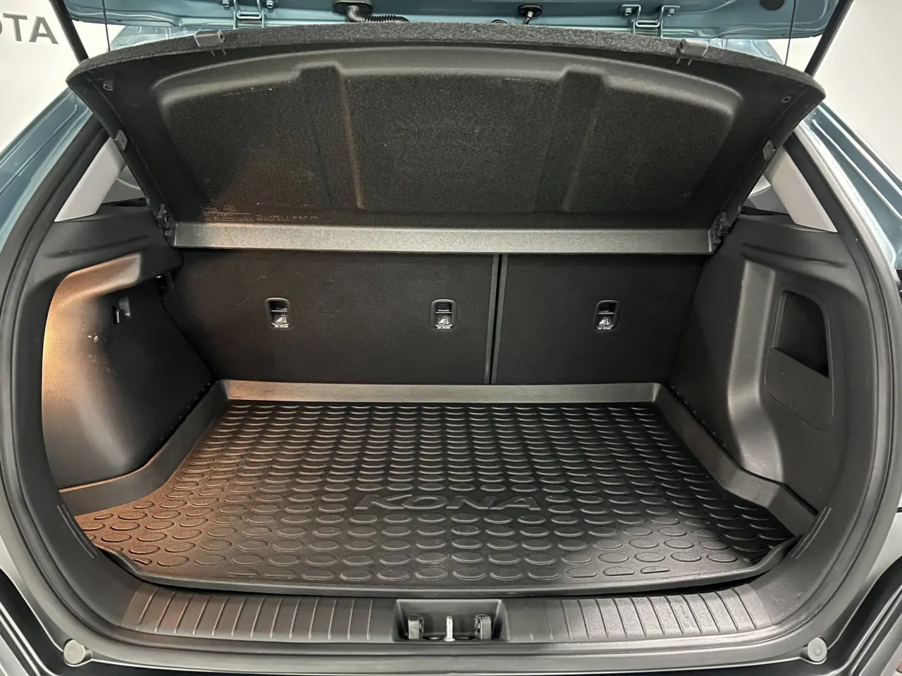 2017 HYUNDAI KONA Gallery Image 12
