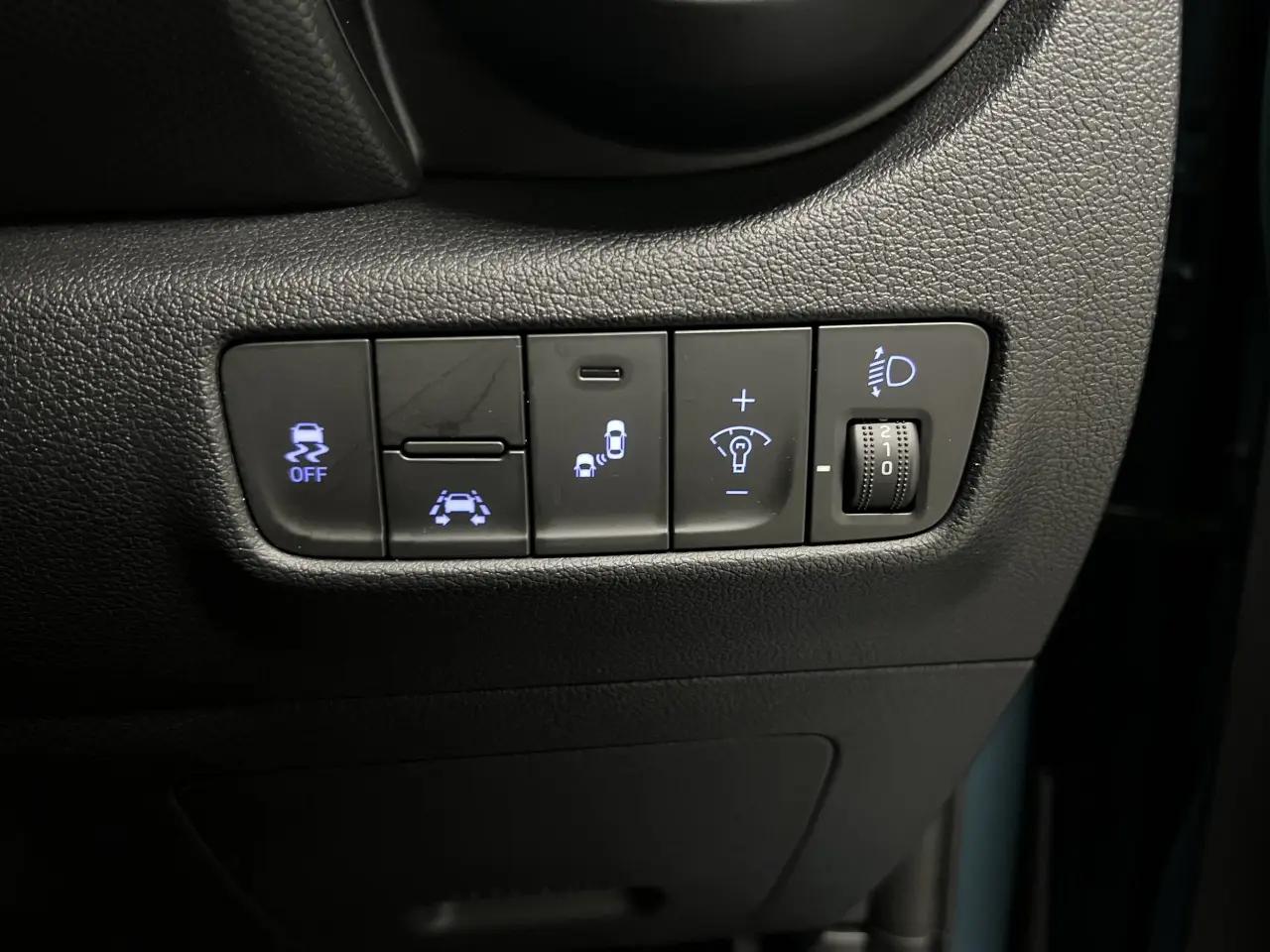 2017 HYUNDAI KONA Gallery Image 20