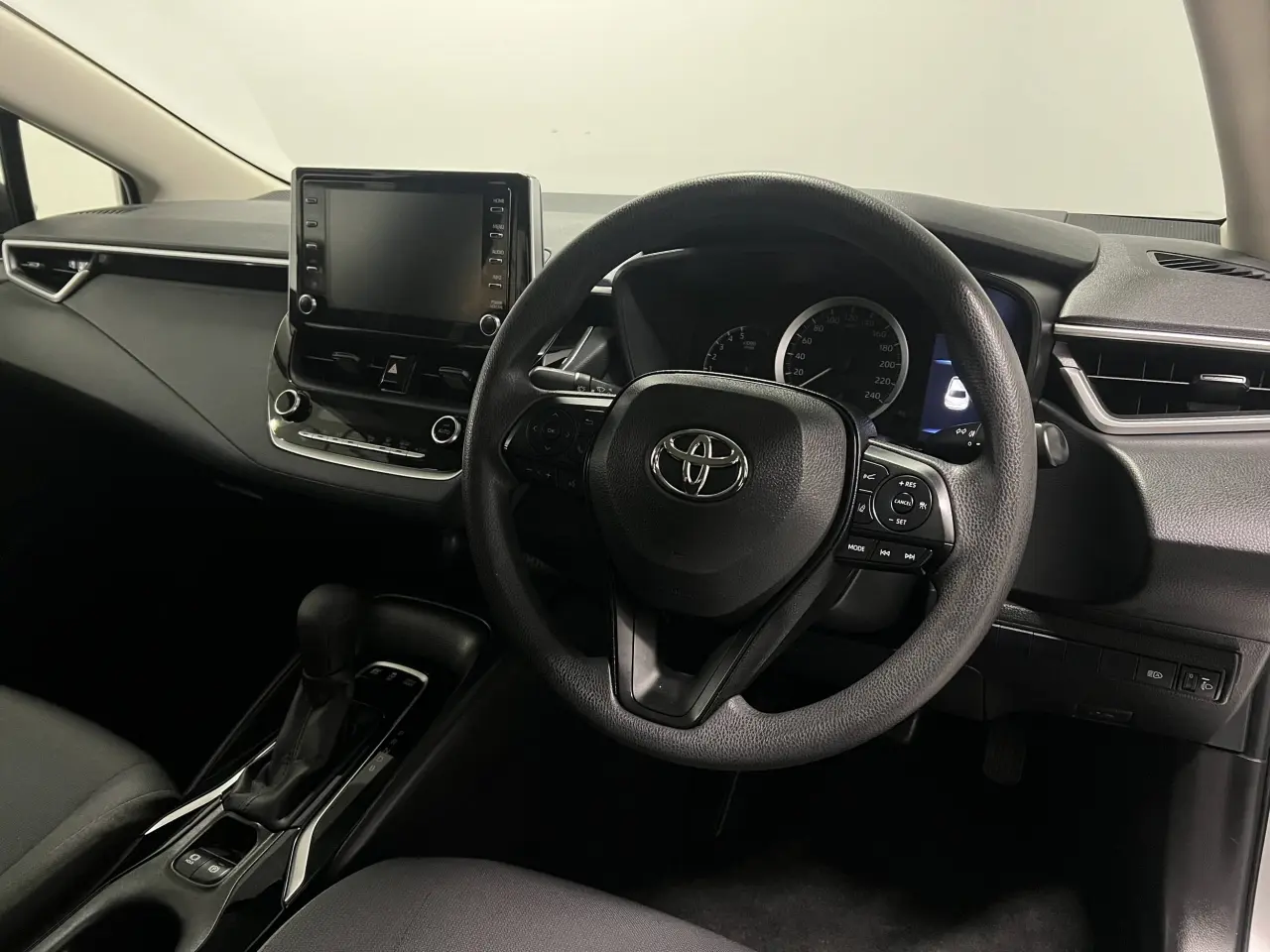 2021 TOYOTA COROLLA SEDAN HYBRID Gallery Image 10