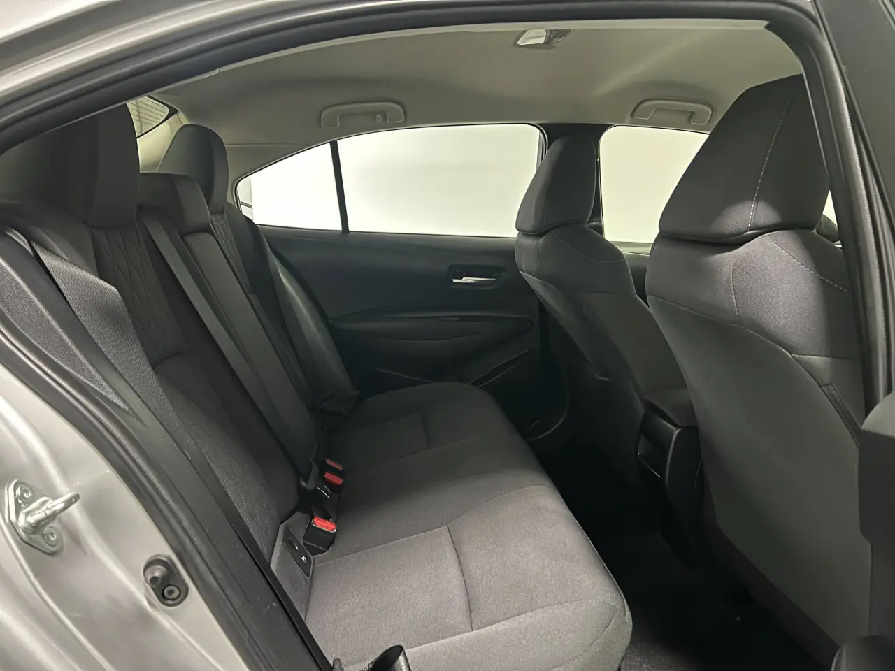 2021 TOYOTA COROLLA SEDAN HYBRID Gallery Image 11