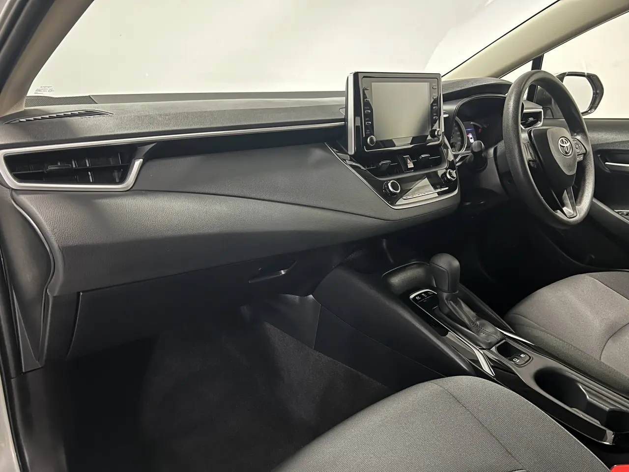 2021 TOYOTA COROLLA SEDAN HYBRID Gallery Image 14