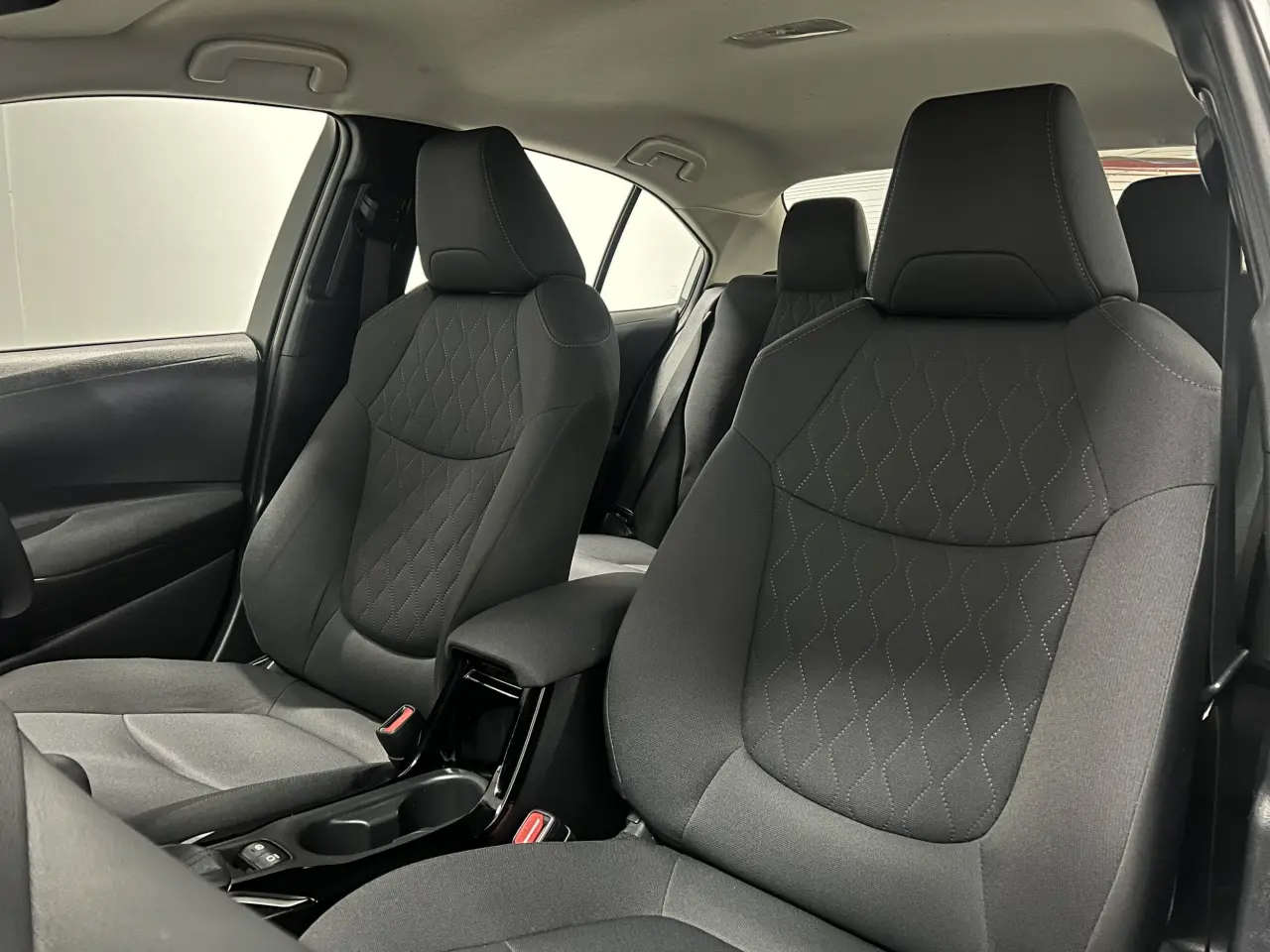 2021 TOYOTA COROLLA SEDAN HYBRID Gallery Image 15