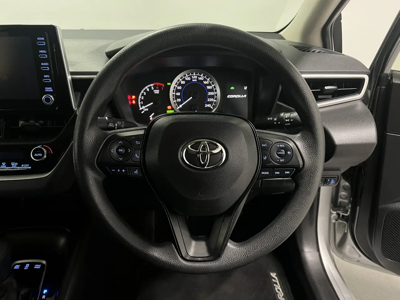 2021 TOYOTA COROLLA SEDAN HYBRID Gallery Image 16
