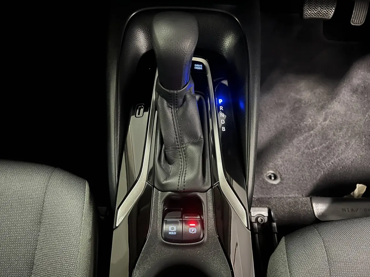 2021 TOYOTA COROLLA SEDAN HYBRID Gallery Image 19