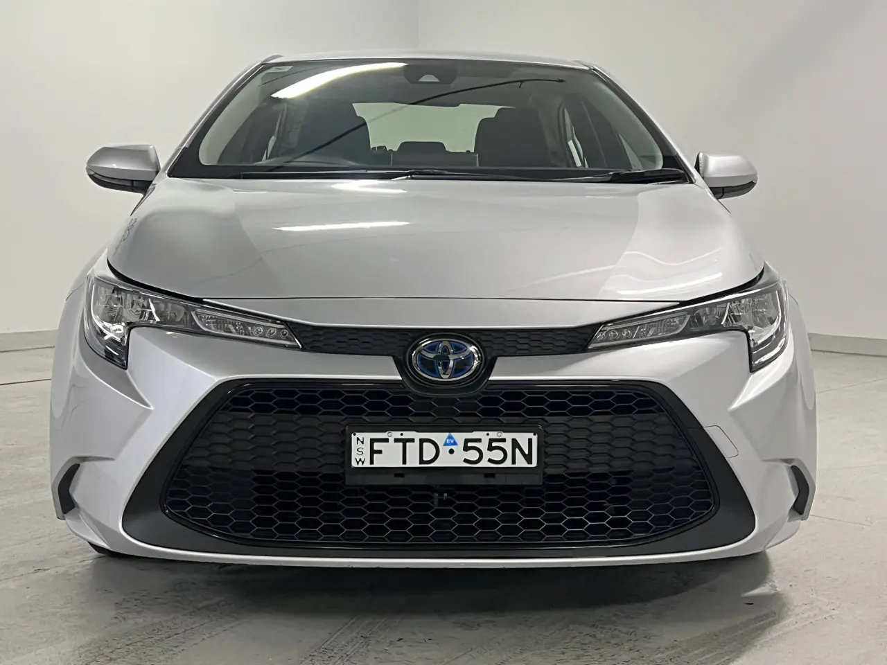 2021 TOYOTA COROLLA SEDAN HYBRID Gallery Image 3