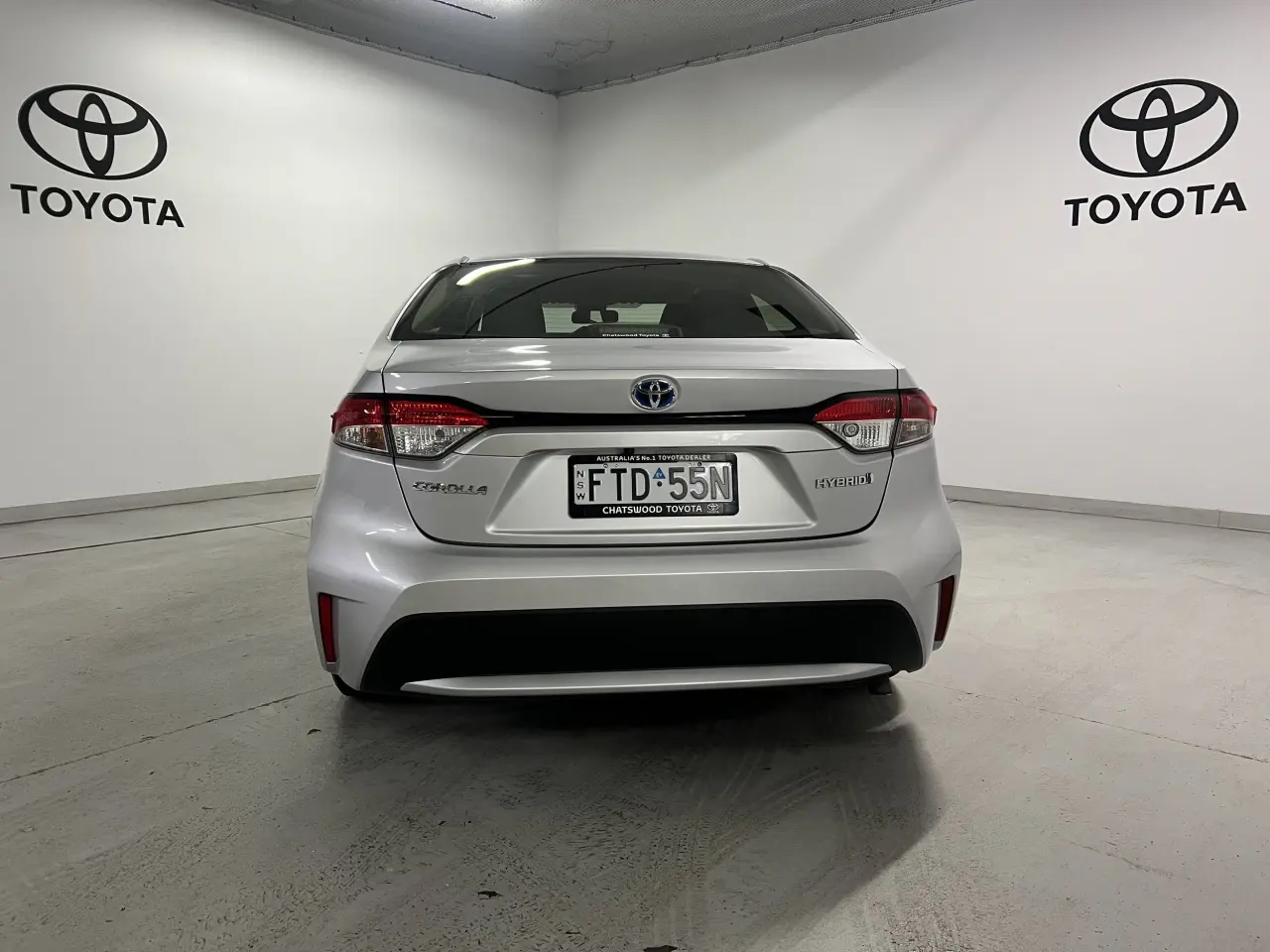 2021 TOYOTA COROLLA SEDAN HYBRID Gallery Image 6
