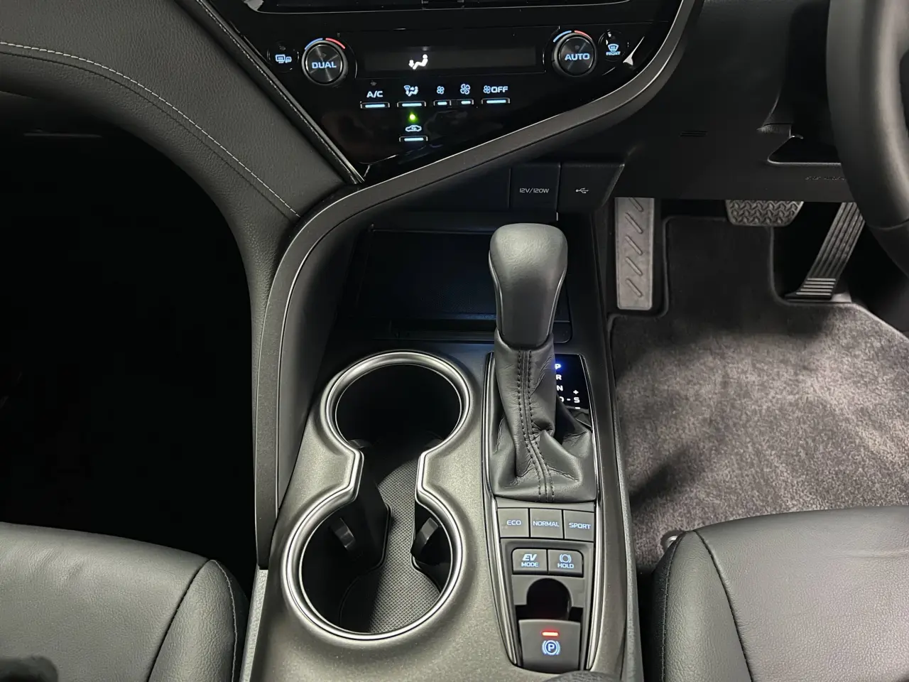 2024 TOYOTA CAMRY HYBRID Gallery Image 19