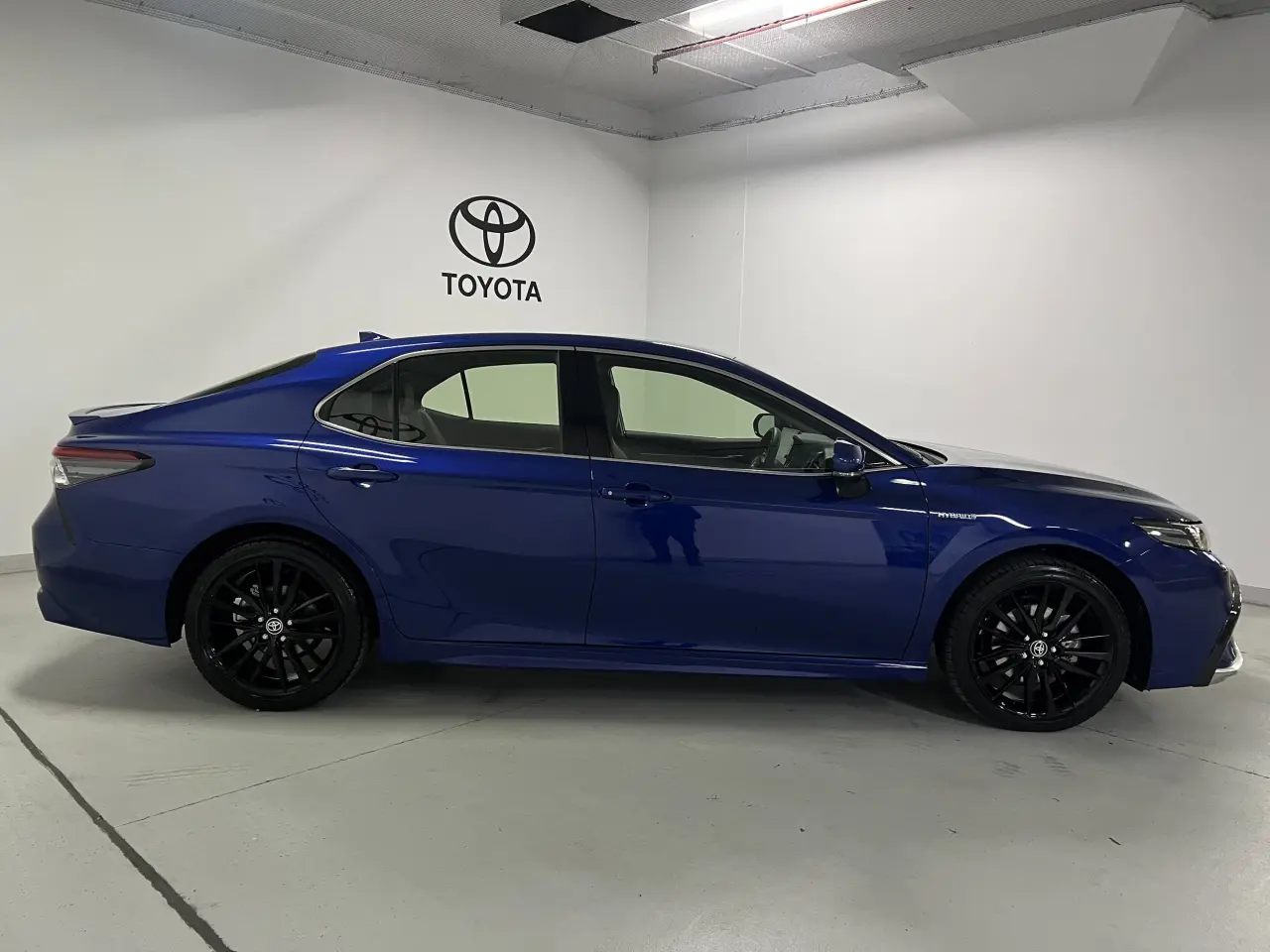 2024 TOYOTA CAMRY HYBRID Gallery Image 4