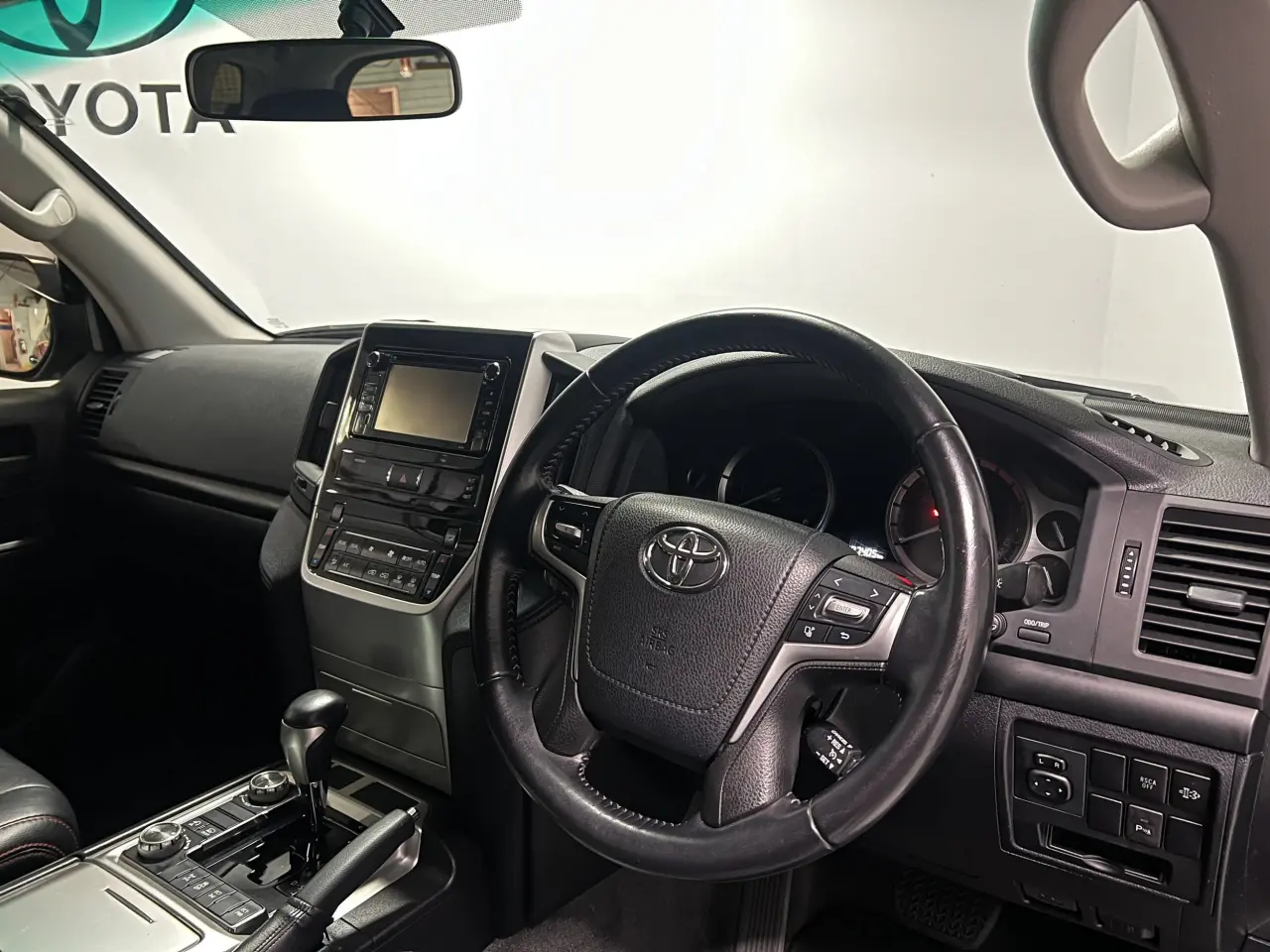 2021 TOYOTA LANDCRUISER Gallery Image 10