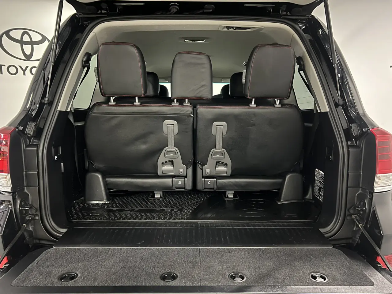 2021 TOYOTA LANDCRUISER Gallery Image 14