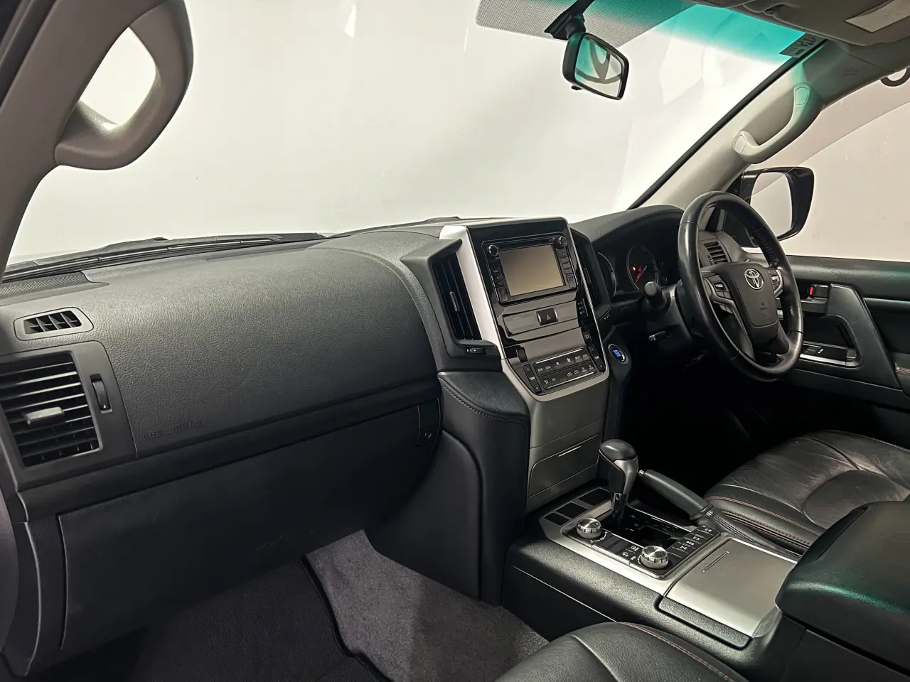 2021 TOYOTA LANDCRUISER Gallery Image 16