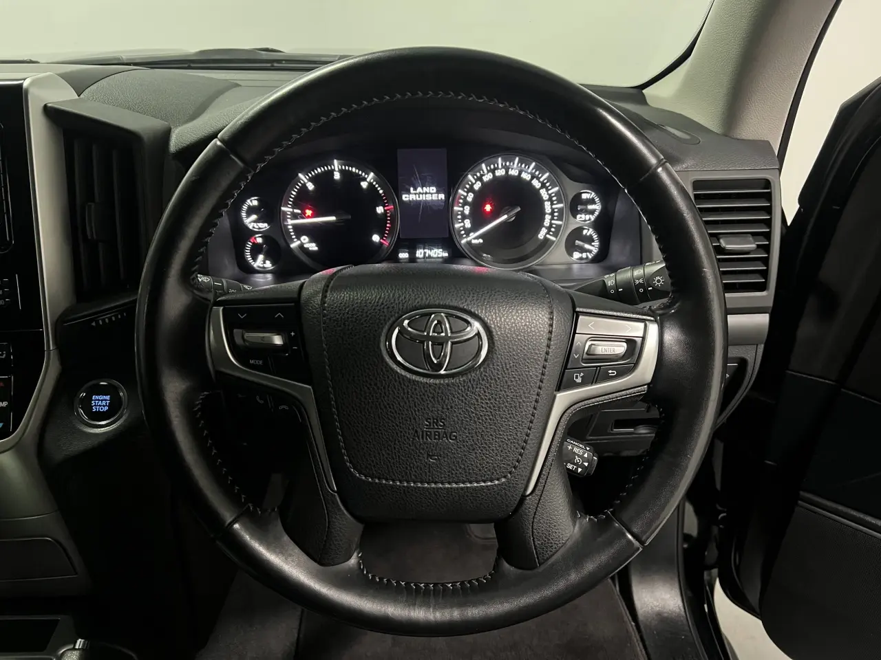 2021 TOYOTA LANDCRUISER Gallery Image 18