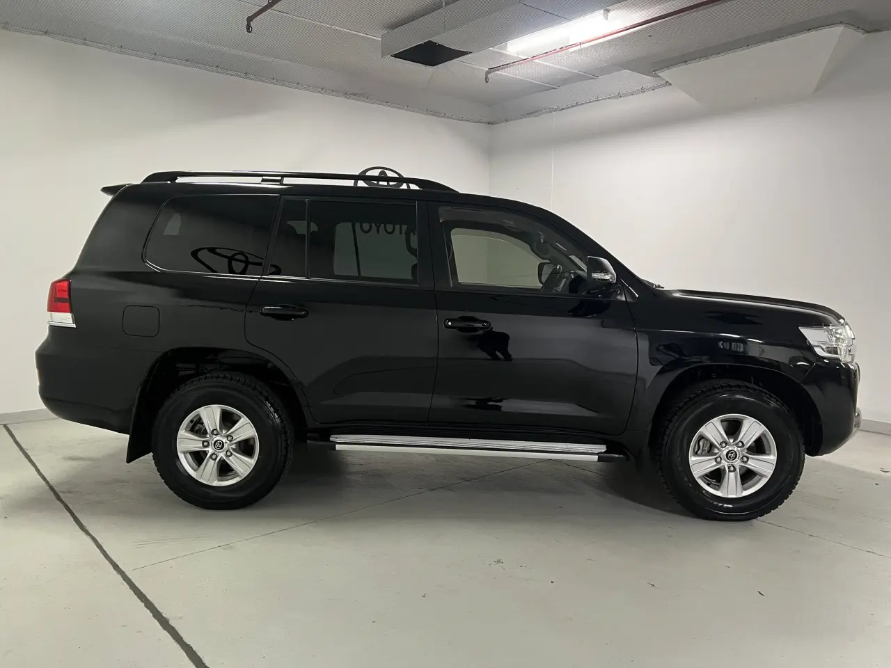 2021 TOYOTA LANDCRUISER Gallery Image 4